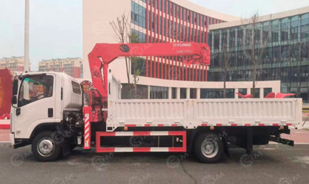 Бортовой грузовик ISUZU 4x4 дв 139kw гп 6 тонн c кму UNIC URV505 гп 5т, 5 секций, стрела 13,38 - Грузовик бортовой/ Платформа: фото 1 Бортовой грузовик ISUZU 4x4 дв 139kw гп 6 тонн c кму UNIC URV505 гп 5т, 5 секций, стрела 13,38 - Грузовик бортовой/ Платформа: фото 1