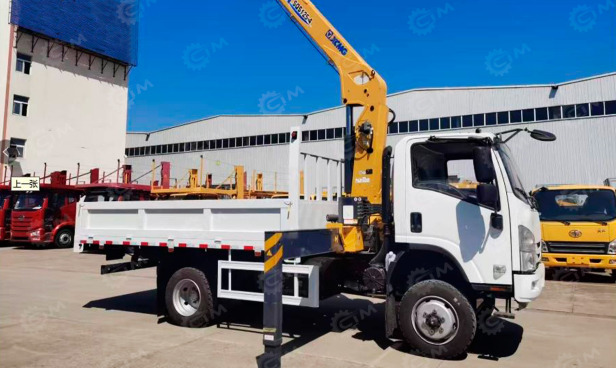 Бортовой грузовик ISUZU 4x4 дв 139kw гп 6 тонн c кму XCMG SQS125 гп 5т 4 секции стрела 11,2 куз - Грузовик бортовой/ Платформа: фото 1 Бортовой грузовик ISUZU 4x4 дв 139kw гп 6 тонн c кму XCMG SQS125 гп 5т 4 секции стрела 11,2 куз - Грузовик бортовой/ Платформа: фото 1