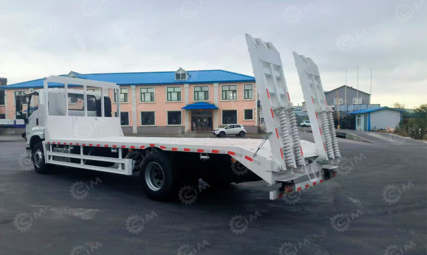 Эвакуатор на шасси ISUZU 4x2 дв 139kw гп 4 т, платформа не сдвижная с гидравлическими сходнями - Эвакуатор: фото 1 Эвакуатор на шасси ISUZU 4x2 дв 139kw гп 4 т, платформа не сдвижная с гидравлическими сходнями - Эвакуатор: фото 1