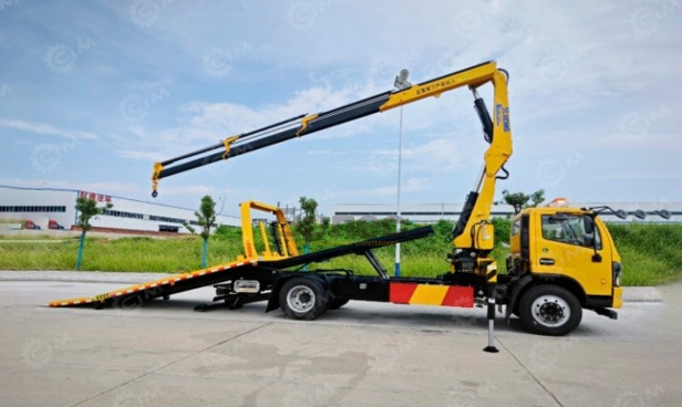 Эвакуатор на шасси ISUZU 4x2 дв 151kw гп 7т GIGA кму XCMG GSQZ132.4 гп 6,3т лебёдка 8т платформ - Эвакуатор: фото 1 Эвакуатор на шасси ISUZU 4x2 дв 151kw гп 7т GIGA кму XCMG GSQZ132.4 гп 6,3т лебёдка 8т платформ - Эвакуатор: фото 1