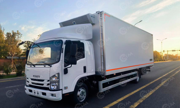 Фургон изотермический на шасси ISUZU 4х2 дв 139 kw гп 5т (фургон 7000х2300х2350mm) со спальнико - Изотермический грузовик: фото 1 Фургон изотермический на шасси ISUZU 4х2 дв 139 kw гп 5т (фургон 7000х2300х2350mm) со спальнико - Изотермический грузовик: фото 1