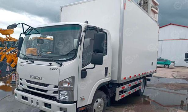 Фургон промтоварный на шасси ISUZU 4х2 дв 96 kw (фургон 4200х2200х2200) с с гидробортом - Грузовик с закрытым кузовом: фото 1 Фургон промтоварный на шасси ISUZU 4х2 дв 96 kw (фургон 4200х2200х2200) с с гидробортом - Грузовик с закрытым кузовом: фото 1