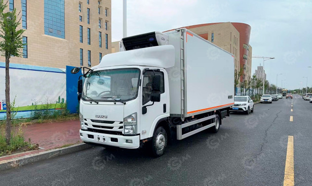 Фургон рефрижератор на шасси ISUZU 4х2 дв 139kw гп 5 тонн (фургон 5200х2300х2200, холодильная у - Рефрижератор: фото 1 Фургон рефрижератор на шасси ISUZU 4х2 дв 139kw гп 5 тонн (фургон 5200х2300х2200, холодильная у - Рефрижератор: фото 1
