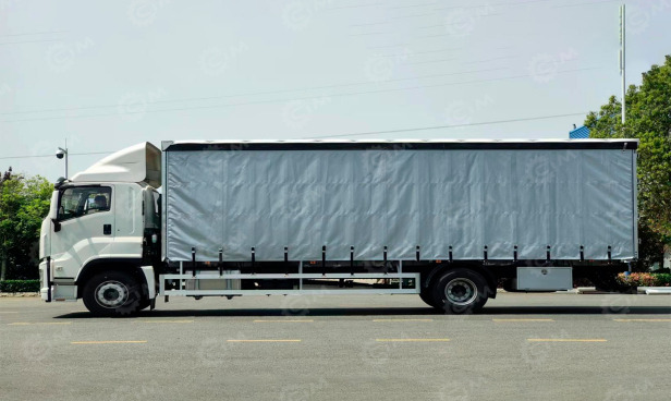 Фургон шторный на шасси ISUZU 4x2 дв 151kw гп 11т кабина GIGA, фургон 7000*2410*2500(алюминиевы - Тентованный грузовик: фото 1 Фургон шторный на шасси ISUZU 4x2 дв 151kw гп 11т кабина GIGA, фургон 7000*2410*2500(алюминиевы - Тентованный грузовик: фото 1