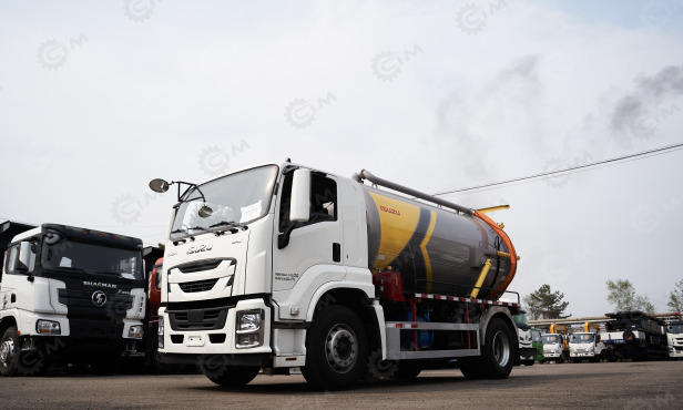 Илосос на шасси ISUZU 4x2 дв 151KW бочка 10м3 насос SK-15 900м3/ч - Ассенизатор: фото 1 Илосос на шасси ISUZU 4x2 дв 151KW бочка 10м3 насос SK-15 900м3/ч - Ассенизатор: фото 1