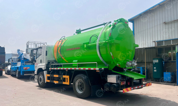 Илосос на шасси ISUZU 4x4 дв 139kw бочка 10м3 насос XD-360 - Ассенизатор: фото 1 Илосос на шасси ISUZU 4x4 дв 139kw бочка 10м3 насос XD-360 - Ассенизатор: фото 1