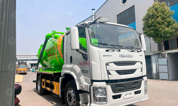 Илосос на шасси ISUZU 4x4 дв 151KW бочка 10м3 с двумя насосами XD-420м3/ч (работают одновременн - Ассенизатор: фото 1 Илосос на шасси ISUZU 4x4 дв 151KW бочка 10м3 с двумя насосами XD-420м3/ч (работают одновременн - Ассенизатор: фото 1