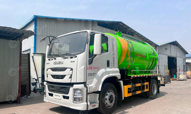 Илосос на шасси ISUZU 4x4 дв 177kw АКПП бочка 12м3 насос PN155 910 м3ч нержавеющий отражатель, - Ассенизатор: фото 1 Илосос на шасси ISUZU 4x4 дв 177kw АКПП бочка 12м3 насос PN155 910 м3ч нержавеющий отражатель, - Ассенизатор: фото 1