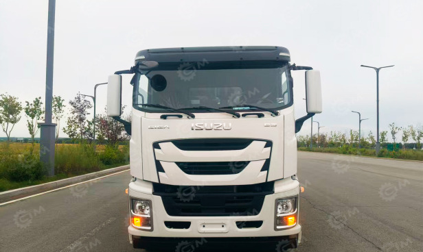 Илосос на шасси ISUZU 6x4 дв 221kw бочка 13м3 бак для чистой воды 2м3 насос Jurop DL-250, писто - Ассенизатор: фото 1 Илосос на шасси ISUZU 6x4 дв 221kw бочка 13м3 бак для чистой воды 2м3 насос Jurop DL-250, писто - Ассенизатор: фото 1