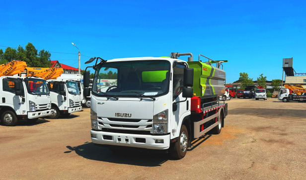 Илосос с размывом (каналопромывочная машина) на шасси ISUZU 4x2 дв 139kw бочка для сточных вод - Ассенизатор, илосос: фото 1 Илосос с размывом (каналопромывочная машина) на шасси ISUZU 4x2 дв 139kw бочка для сточных вод - Ассенизатор, илосос: фото 1