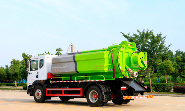 Илосос с размывом (каналопромывочная машина) на шасси ISUZU 4x2 дв 151kw бочка для сточных вод - Ассенизатор: фото 1 Илосос с размывом (каналопромывочная машина) на шасси ISUZU 4x2 дв 151kw бочка для сточных вод - Ассенизатор: фото 1