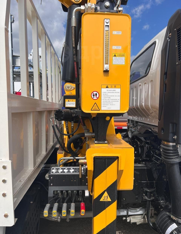 Новый Грузовик бортовой/ Платформа, Автоманипулятор Isuzu 700P: фото 11