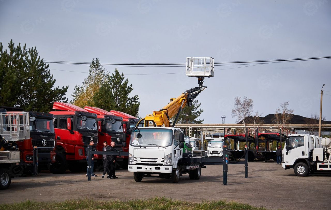 Новый Грузовик с подъемником Isuzu Elf: фото 6 Новый Грузовик с подъемником Isuzu Elf: фото 6