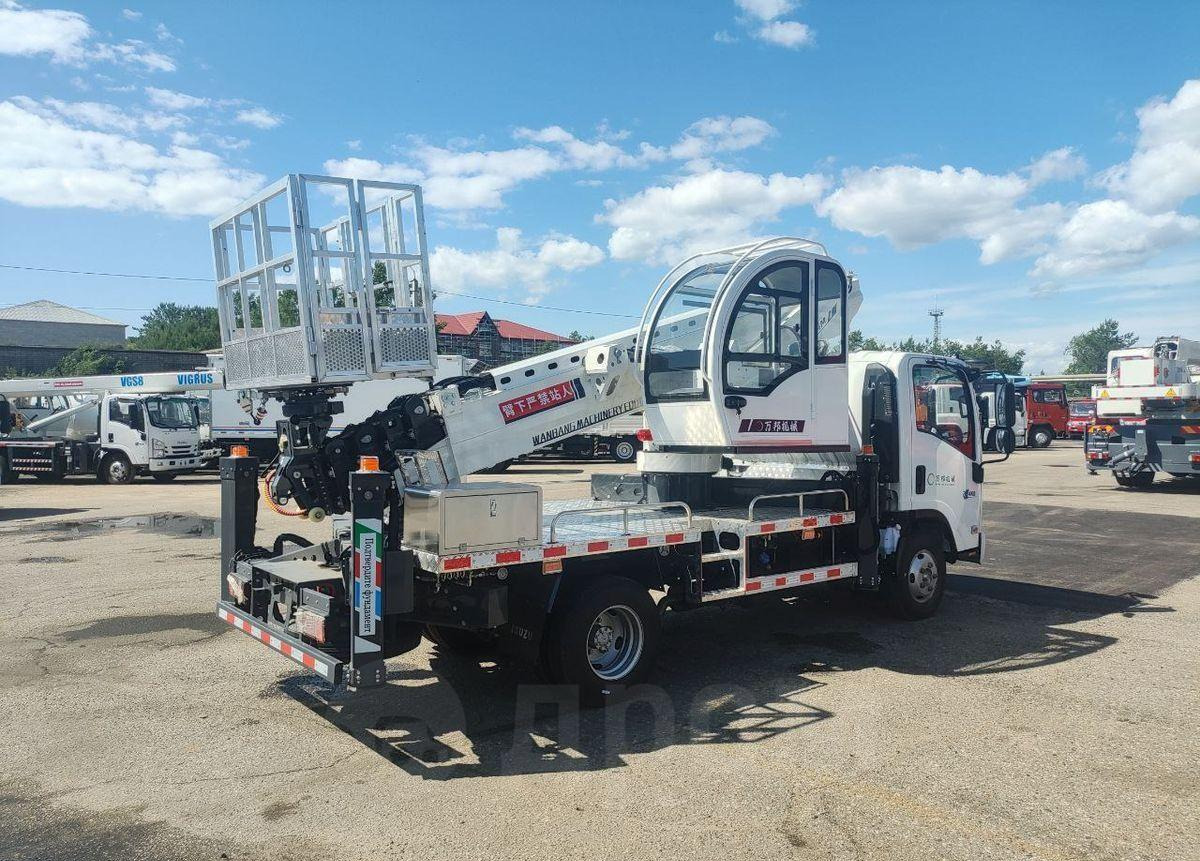 Isuzu Elf - Грузовик с подъемником: фото 4 Isuzu Elf - Грузовик с подъемником: фото 4