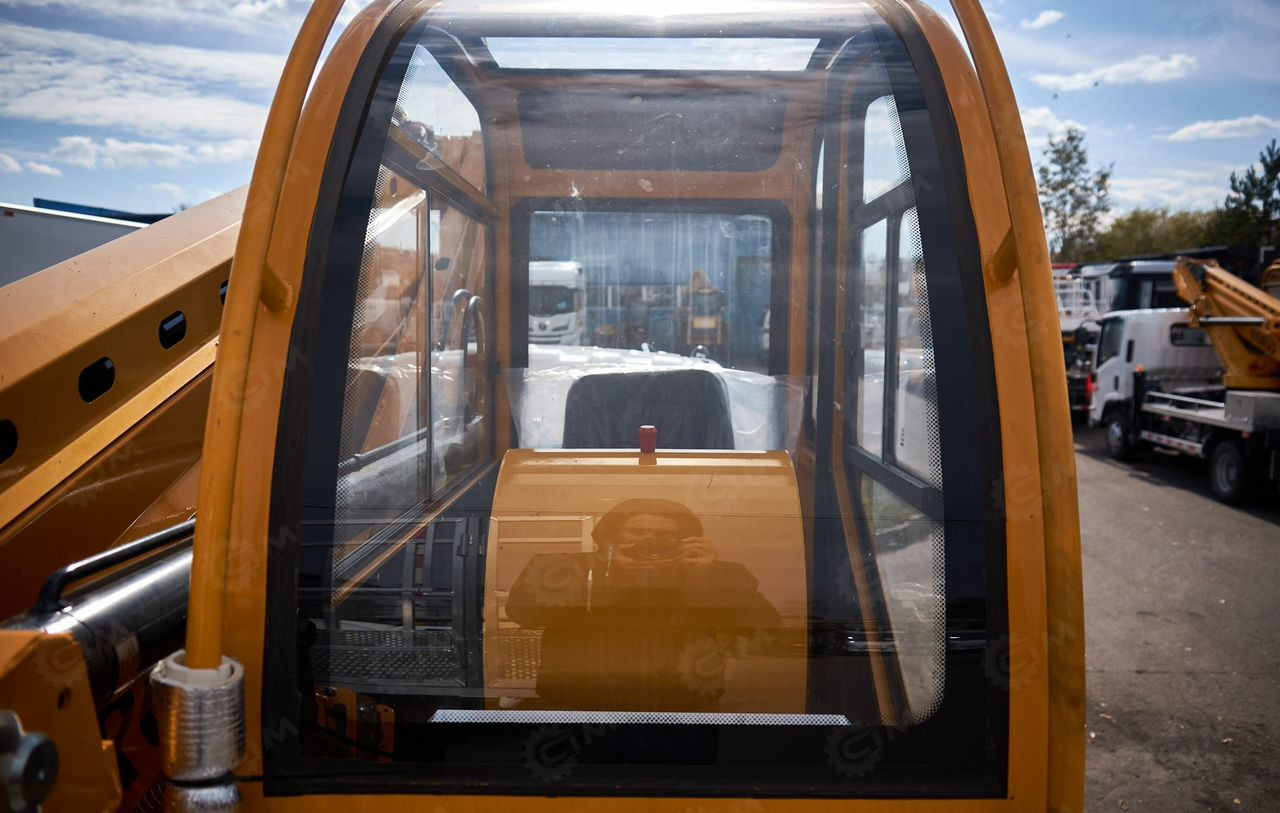 Новый Грузовик с подъемником Isuzu Elf: фото 37