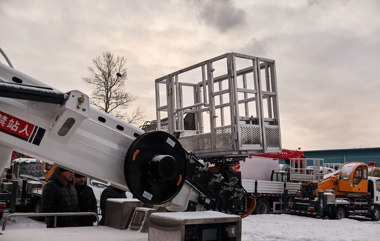 Новый Грузовик с подъемником Isuzu Elf: фото 6