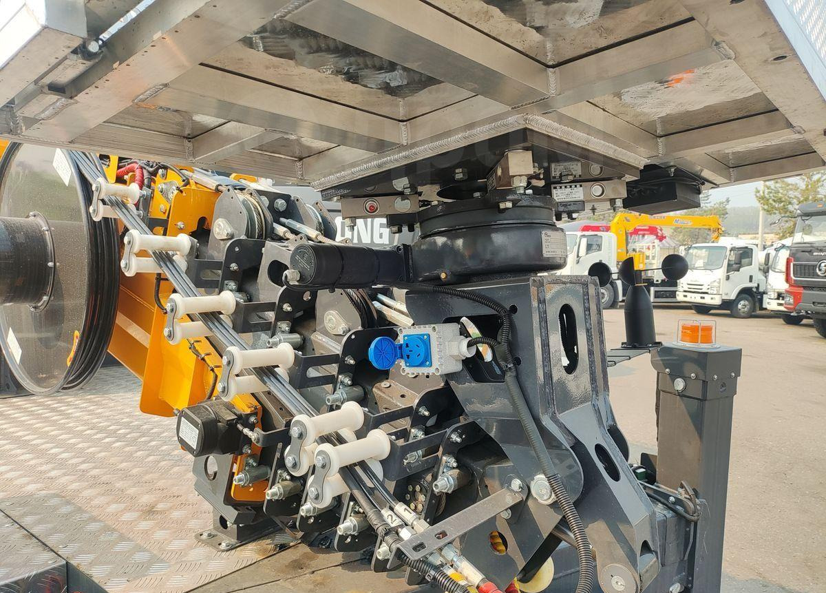 Новый Грузовик с подъемником Isuzu Elf: фото 10