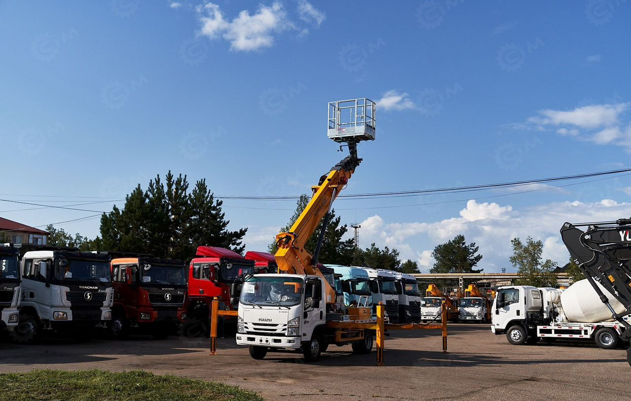 Новый Грузовик с подъемником Isuzu Elf: фото 38