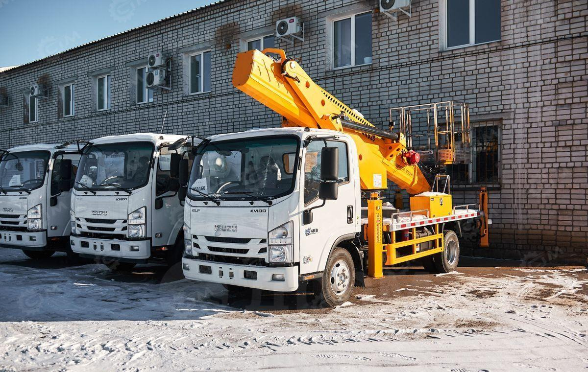 Isuzu Elf - Грузовик с подъемником: фото 3 Isuzu Elf - Грузовик с подъемником: фото 3