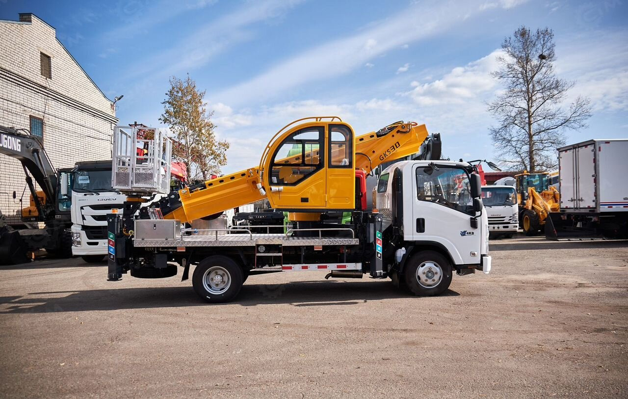 Isuzu Elf - Грузовик с подъемником: фото 1 Isuzu Elf - Грузовик с подъемником: фото 1