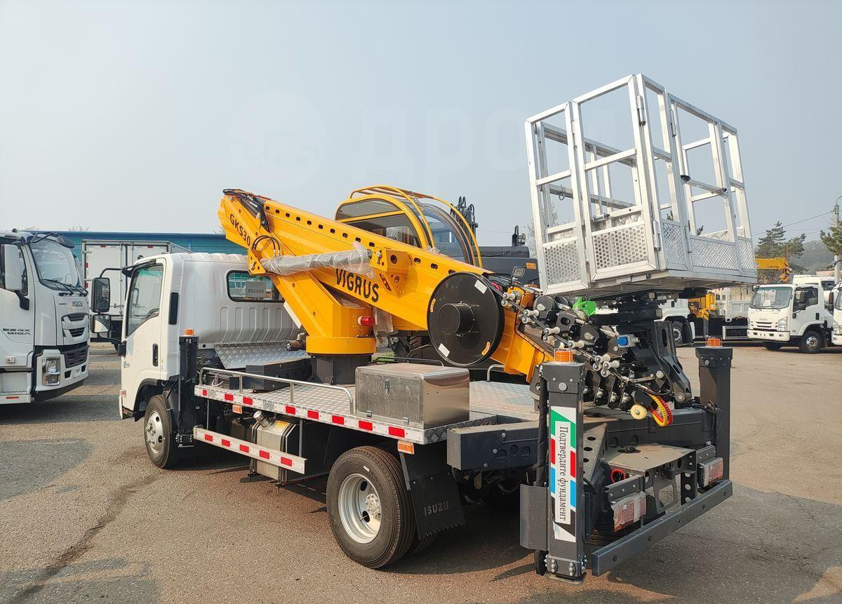 Isuzu Elf - Грузовик с подъемником: фото 2 Isuzu Elf - Грузовик с подъемником: фото 2