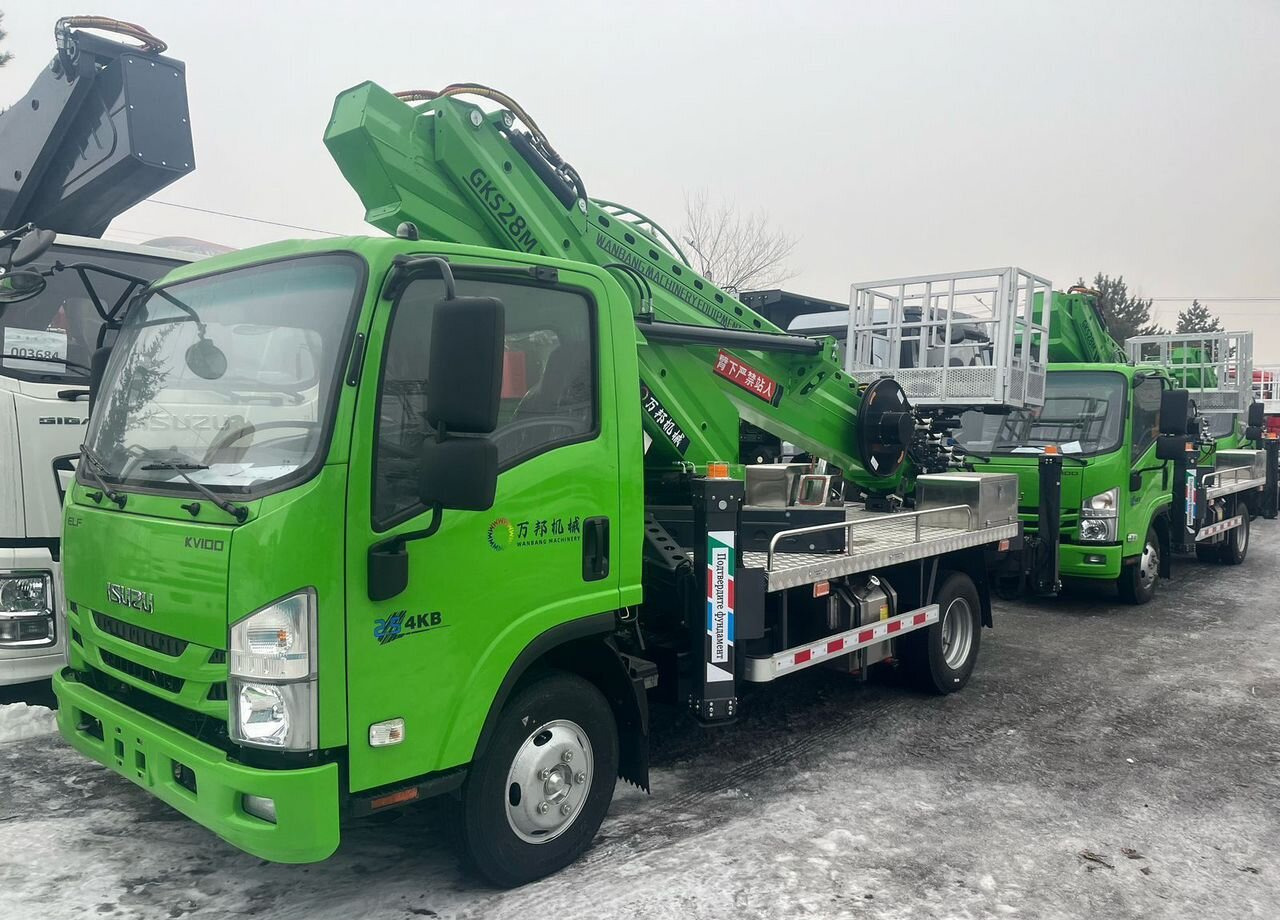 Isuzu Elf - Грузовик с подъемником: фото 1 Isuzu Elf - Грузовик с подъемником: фото 1