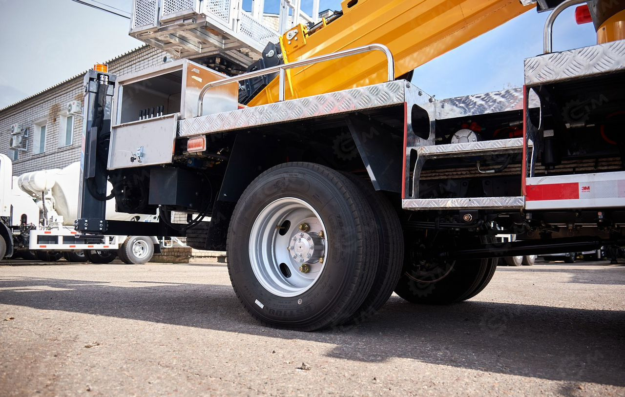 Новый Грузовик с подъемником Isuzu Elf: фото 13