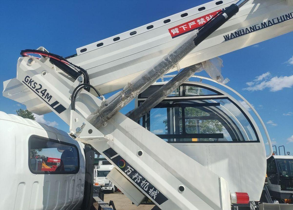 Новый Грузовик с подъемником Isuzu Elf: фото 15