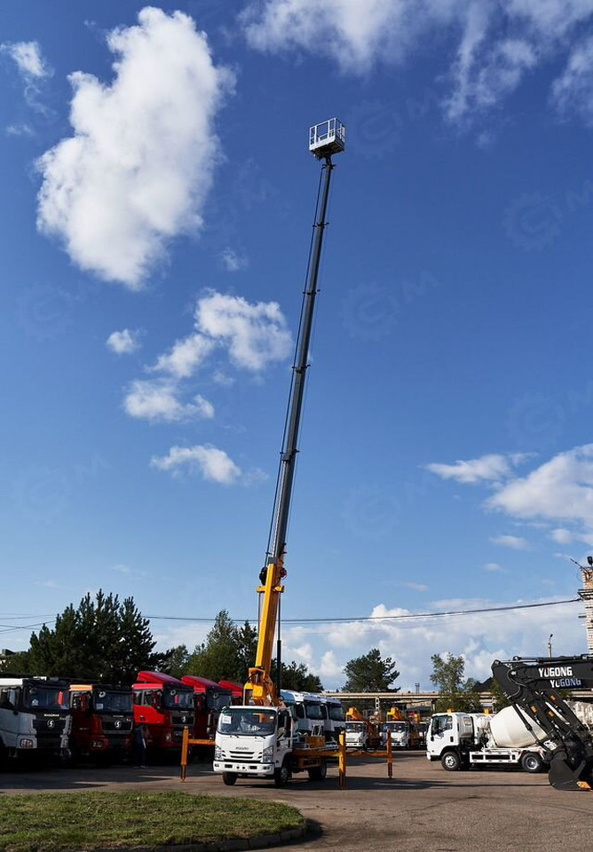 Новый Грузовик с подъемником Isuzu Elf: фото 10