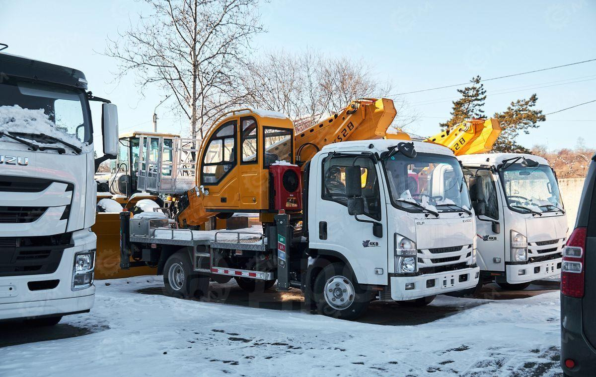 Новый Грузовик с подъемником Isuzu Elf: фото 6 Новый Грузовик с подъемником Isuzu Elf: фото 6