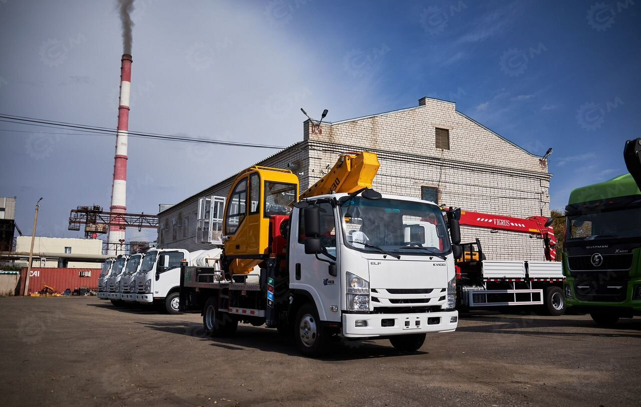 Isuzu Elf - Грузовик с подъемником: фото 3 Isuzu Elf - Грузовик с подъемником: фото 3