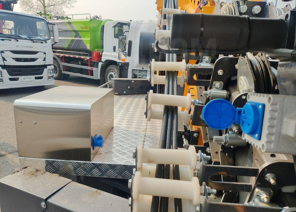 Новый Грузовик с подъемником Isuzu Elf: фото 11