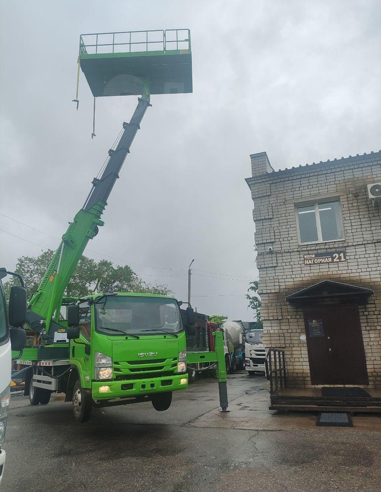 Isuzu Elf - Грузовик с подъемником: фото 4 Isuzu Elf - Грузовик с подъемником: фото 4