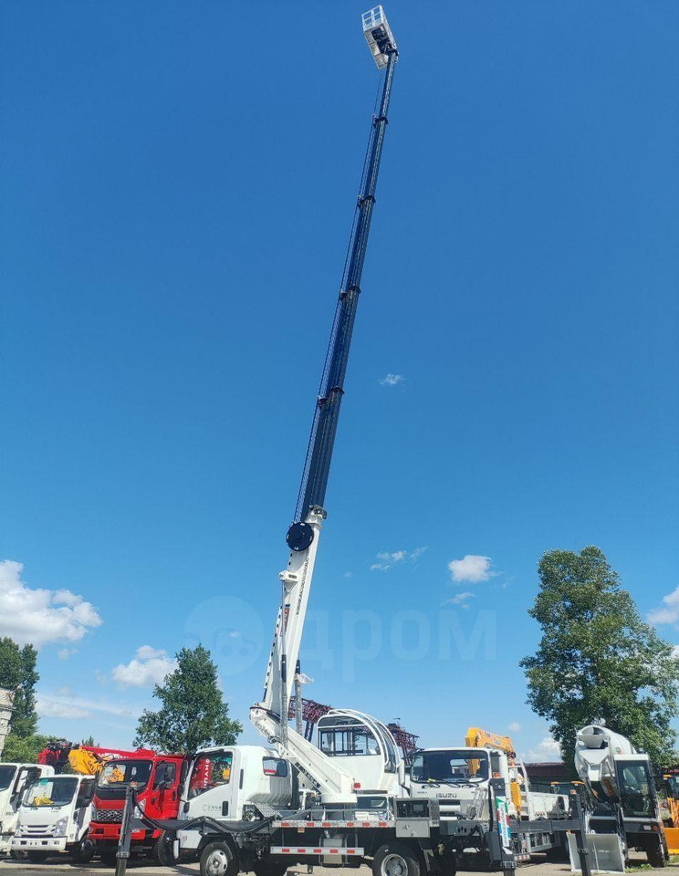 Новый Грузовик с подъемником Isuzu Elf: фото 11