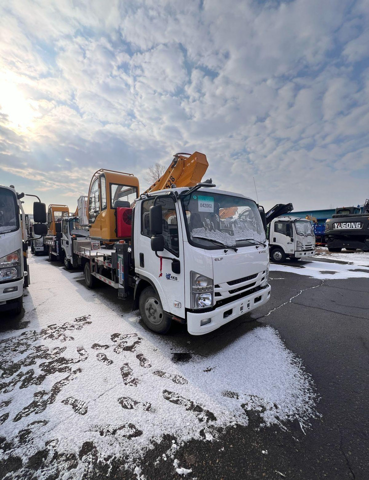 Isuzu Elf - Грузовик с подъемником: фото 5 Isuzu Elf - Грузовик с подъемником: фото 5