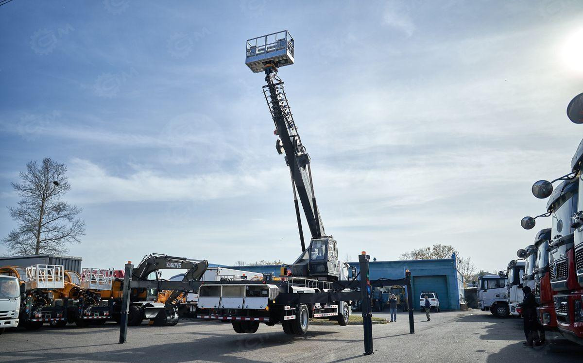 Isuzu Giga - Грузовик с подъемником: фото 3 Isuzu Giga - Грузовик с подъемником: фото 3