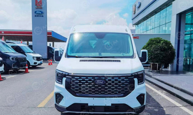 Микроавтобус пассажирский FORD ТRАNSIТ T8 АКПП, 18 мест, средняя крыша - Микроавтобус, Пассажирский фургон: фото 1 Микроавтобус пассажирский FORD ТRАNSIТ T8 АКПП, 18 мест, средняя крыша - Микроавтобус, Пассажирский фургон: фото 1