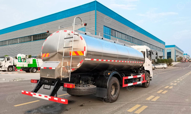 Молоковоз на шасси ISUZU 4х2 дв 151kw бочка 10м3 - Грузовик с цистерной: фото 1 Молоковоз на шасси ISUZU 4х2 дв 151kw бочка 10м3 - Грузовик с цистерной: фото 1