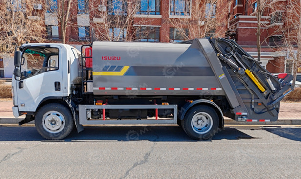 Мусоровоз на шасси ISUZU 4x2 дв 139Kw гп 5 тонн объем 8м3 - Мусоровоз: фото 1 Мусоровоз на шасси ISUZU 4x2 дв 139Kw гп 5 тонн объем 8м3 - Мусоровоз: фото 1