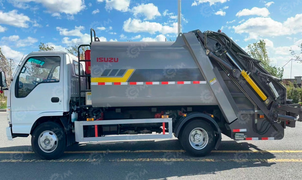 Мусоровоз на шасси ISUZU 4x2 дв 96Kw объем 3м3 - Мусоровоз: фото 1 Мусоровоз на шасси ISUZU 4x2 дв 96Kw объем 3м3 - Мусоровоз: фото 1