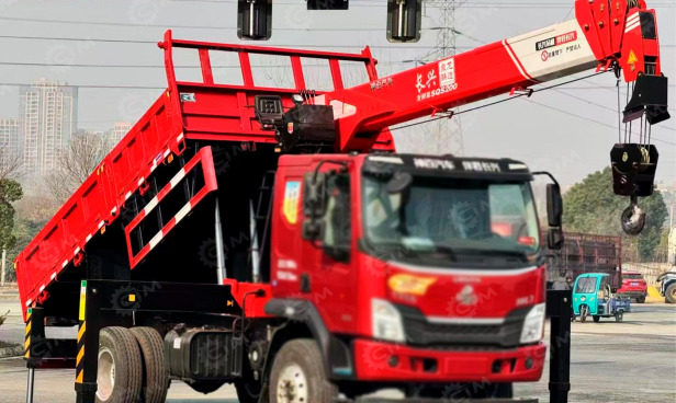 Самосвал ISUZU 4х4 дв 151kw кабина ELF гп 6т с КМУ XCMG SQS125-4 гп 5т 4 секции стрела 11,2м ку - Самосвал: фото 1 Самосвал ISUZU 4х4 дв 151kw кабина ELF гп 6т с КМУ XCMG SQS125-4 гп 5т 4 секции стрела 11,2м ку - Самосвал: фото 1