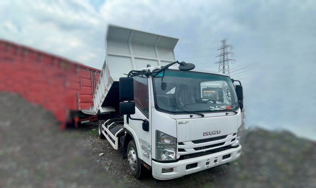 Самосвал ISUZU 4x4 дв 138Kw АКПП гп 6-8 тонн - Самосвал: фото 1 Самосвал ISUZU 4x4 дв 138Kw АКПП гп 6-8 тонн - Самосвал: фото 1