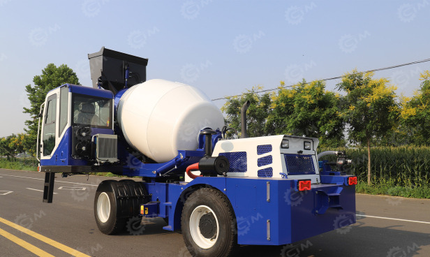 Самозагружающий автобетоносмеситель YUGONG SDM4000 шарнирно-сочлененной раме - Автобетоносмеситель: фото 1 Самозагружающий автобетоносмеситель YUGONG SDM4000 шарнирно-сочлененной раме - Автобетоносмеситель: фото 1