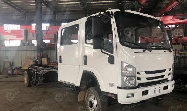 Шасси ISUZU 4х2 дв 96kw гп 3т KV100 - Грузовик-шасси: фото 1 Шасси ISUZU 4х2 дв 96kw гп 3т KV100 - Грузовик-шасси: фото 1