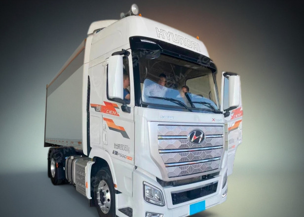 Тягач HYUNDAI 6х4 дв 397 kw рессоры - Тягач: фото 1 Тягач HYUNDAI 6х4 дв 397 kw рессоры - Тягач: фото 1