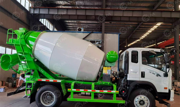 Автобетоносмеситель на шасси ISUZU GIGA 4х2 , дв 139kw бочка 5 m³ - Автобетоносмеситель: фото 1 Автобетоносмеситель на шасси ISUZU GIGA 4х2 , дв 139kw бочка 5 m³ - Автобетоносмеситель: фото 1