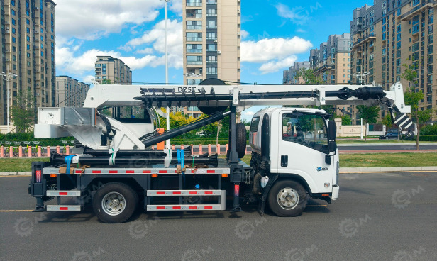 Автокран на шасси ISUZU 4x4 дв 139kw крановая установка WANBANG DZ8T гп 8т, стрела 27м, бур 10м - Мобильный кран: фото 1 Автокран на шасси ISUZU 4x4 дв 139kw крановая установка WANBANG DZ8T гп 8т, стрела 27м, бур 10м - Мобильный кран: фото 1