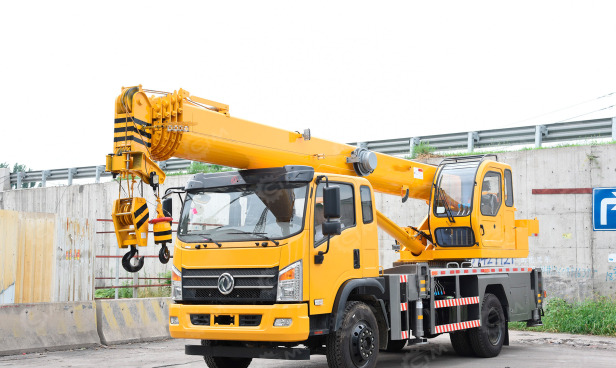 Автокран на шасси ISUZU 4x4 дв.151kw крановая установка VIGRUS STC12D5 гп 12т 5 секций стрела 3 - Мобильный кран: фото 1 Автокран на шасси ISUZU 4x4 дв.151kw крановая установка VIGRUS STC12D5 гп 12т 5 секций стрела 3 - Мобильный кран: фото 1