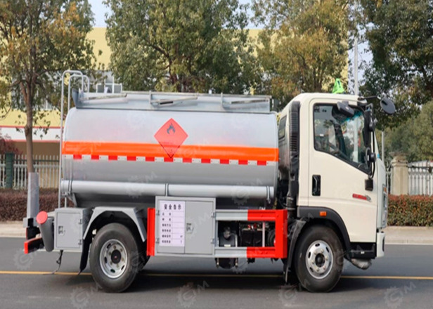 Бензовоз на шасси ISUZU 4х2 дв 139kw бочка 5м3 - Грузовик-цистерна: фото 1 Бензовоз на шасси ISUZU 4х2 дв 139kw бочка 5м3 - Грузовик-цистерна: фото 1