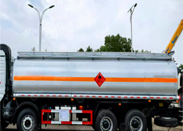 Бензовоз на шасси ISUZU 8х4 дв 257kw бочка 30м3 3 отсека насос установка для заправки - Грузовик-цистерна: фото 1 Бензовоз на шасси ISUZU 8х4 дв 257kw бочка 30м3 3 отсека насос установка для заправки - Грузовик-цистерна: фото 1